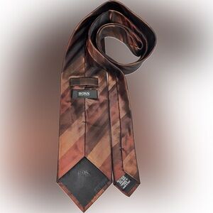 HUGO BOSS Tie 100% Silk Made in Italy.